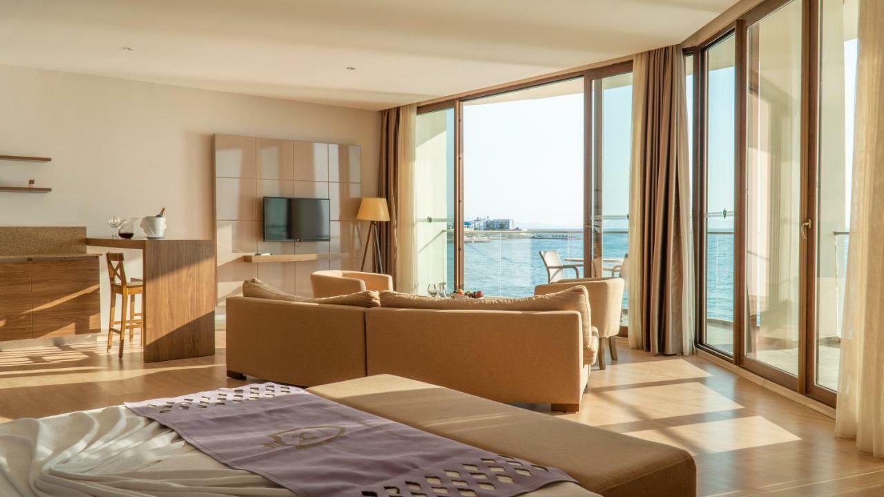เลดี้ บีช เรสซิเดนซ์ - สำหรับผู้ใหญ่เท่านั้น Aparthotel คูซาดาซี ภายนอก รูปภาพ