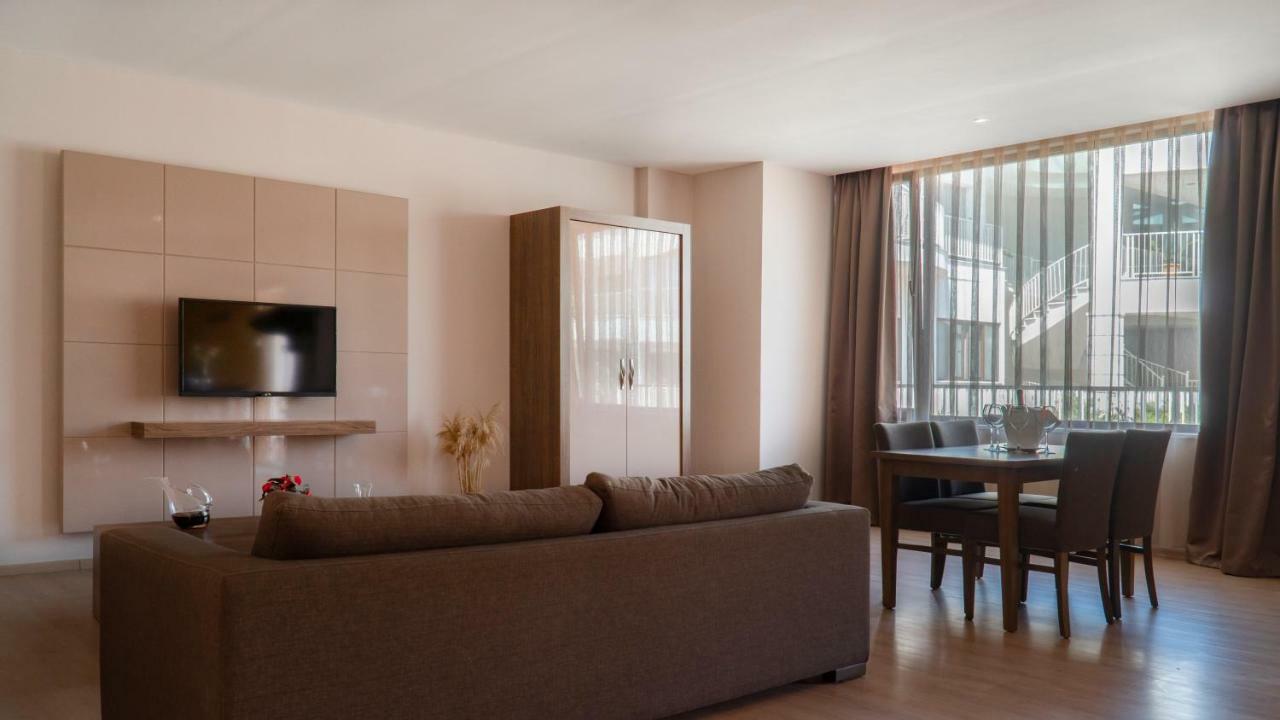 เลดี้ บีช เรสซิเดนซ์ - สำหรับผู้ใหญ่เท่านั้น Aparthotel คูซาดาซี ภายนอก รูปภาพ